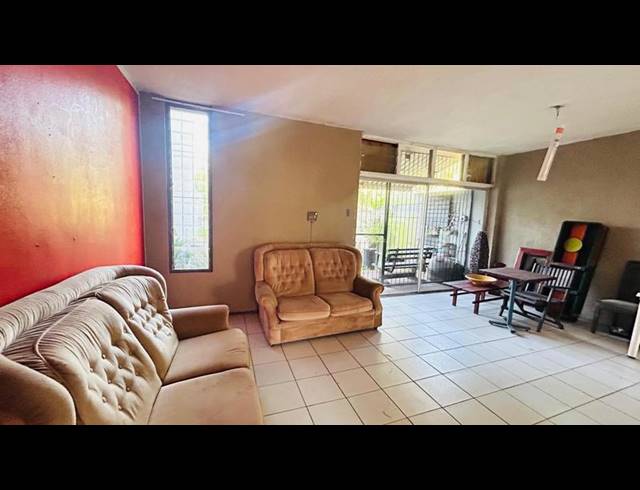 2 BEDROOM TOWNHOUSE FOR SALE IN MEER-EN-SEE